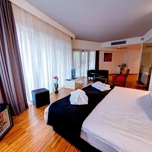 4* Ξενοδοχείο Sarroglia